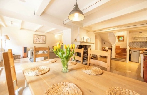 Villeneuve-Minervois Casa | A 'Hidden Gem,' In Its Own Private Walled Courtyard Just Outside Carcassonne