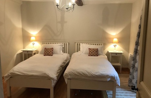 Villeneuve-Minervois Casa | Un 'tesoro escondido', en su propio patio privado amurallada Justo fuera Carcassonne