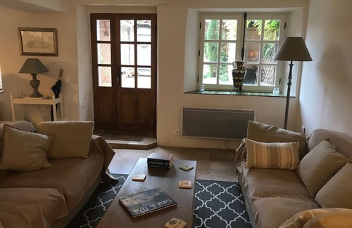 Villeneuve-Minervois Casa | Un 'tesoro escondido', en su propio patio privado amurallada Justo fuera Carcassonne