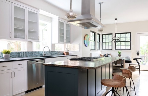 Riverside Casa | A Hidden Retreat, Entertainer's Dream Downtown!
