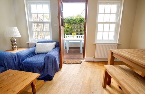 Castletown Cabaña | A holiday cottage that sleeps 4 guests in 2 bedrooms