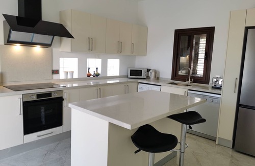 Kyrenia District Villa | ¡Un hogar lejos del hogar pero con más sol! Duerme hasta ocho