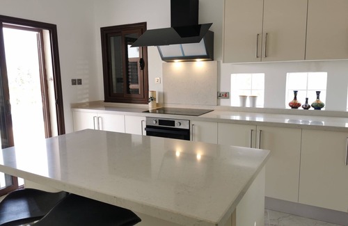 Kyrenia District Villa | ¡Un hogar lejos del hogar pero con más sol! Duerme hasta ocho