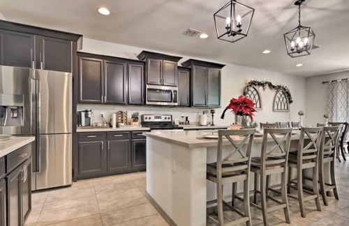 San Tan Valley Casa | A home that feels like home, w/hot tub and spacious living room