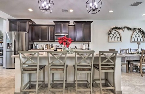 San Tan Valley Casa | A home that feels like home, w/hot tub and spacious living room
