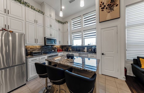 Lewisville Casa | A Homely Getaway