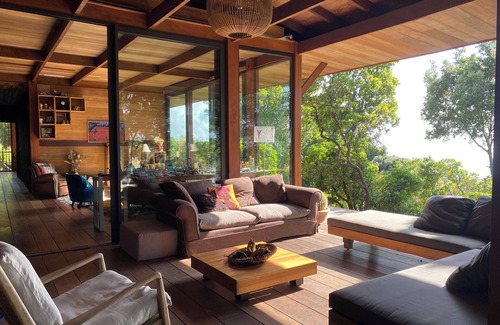 Pietrosella Casa | A house among the trees