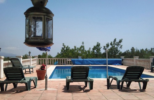 Costa Dorada Casa | Una casa con un gran año fantásticas vistas de la piscina
