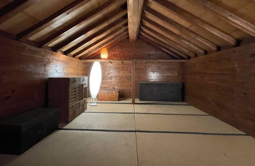 Wakamiko Casa | A house with a hearth surrounded by Mt Fuji and Y / Hokuto Yamanashi