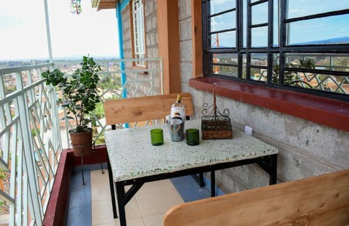 Nyeri Apartamento | A+I Skyview- Rustic Chic Escape x2