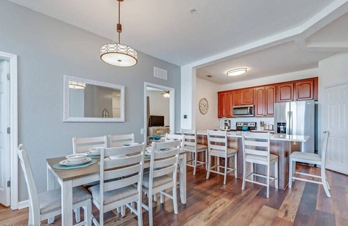 Florida Central Atlantic Coast Apartamento | Sparkling, Modern and Private Condo. CDC Cleaning. Top Floor, LAKE VIEW #4126
