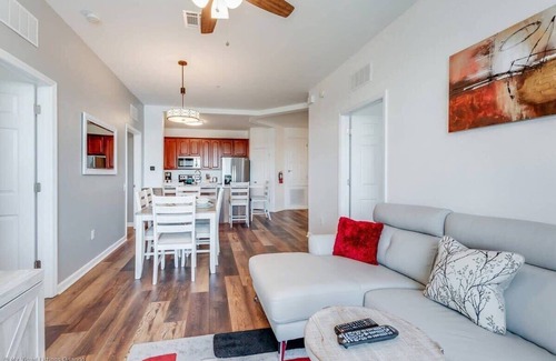 Florida Central Atlantic Coast Apartamento | Sparkling, Modern and Private Condo. CDC Cleaning. Top Floor, LAKE VIEW #4126