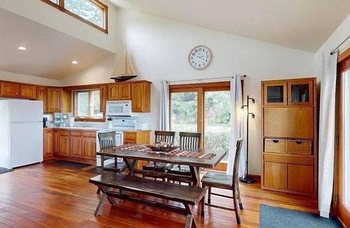 North East Casa | A lakefront escape in charming North East