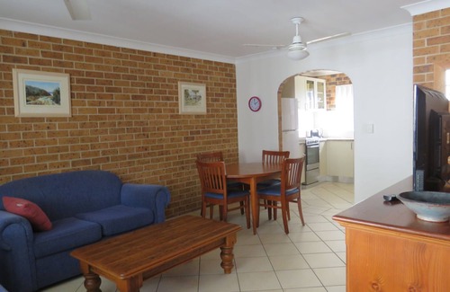 South West Rocks Apartamento | A light and airy 2 bedroom beachfront unit with views of Trial Bay from the balcony.
