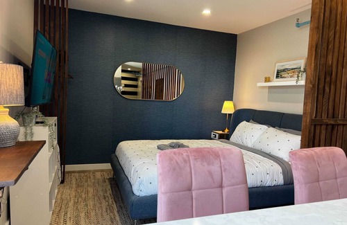 Downtown Apartamento | A Little Beachy, Cozy Studio