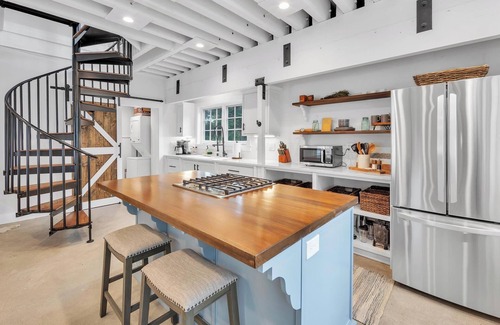 Covenant Casa | A Little Bit of Heaven near Rancho Santa Fe with a pool!