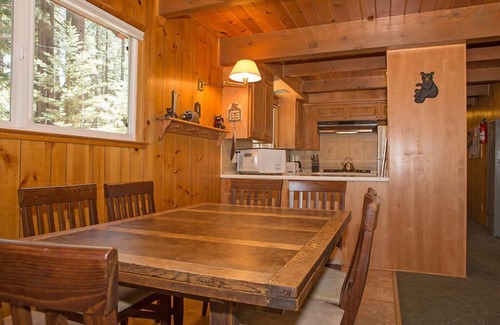 South Lake Tahoe Cabina | Una casita en el bosque grande: cerca de las estaciones de esquí y del campamento Richardson Resort