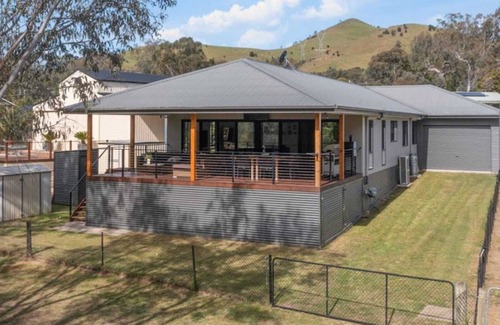 Bonnie Doon Casa | A little piece of paradise at Bonnie Doon - great for families and large groups.