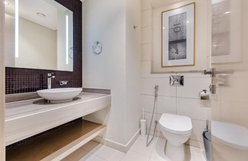 Business Bay Apartamento | A Living Modern 1BR Apartment in Paramount tower -2203D