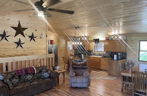 Wears Valley Cabina | A+ Location , No Clean Fee , Modern , Game Room , Hot Tub , Seasonal Pool