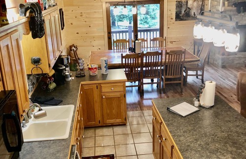Wears Valley Cabina | A+ Location , No Clean Fee , Modern , Game Room , Hot Tub , Seasonal Pool