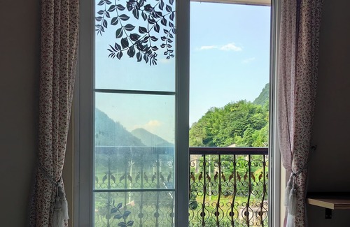 Enshi Cabina | A lodge surrounded by forests, mountains and tea fields !