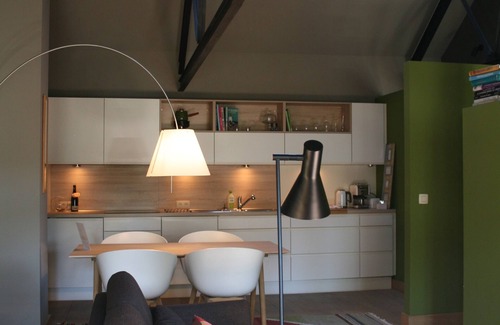 Eghezee Cama Y Desayuno | Un apartamento tipo loft en una antigua casa renovada en el campo cerca de Namur
