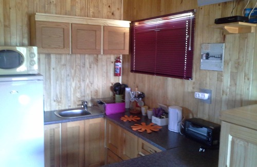 Sabie Cabina | Una cabina de estilo de registro con una habitación principal