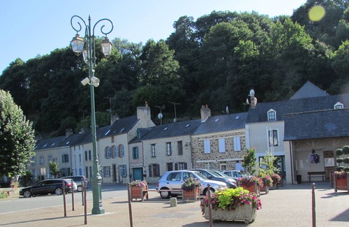 Chailland Cabaña | Una hermosa casa de campo de más de 220 años en el 'Petit Cite de Charactere' de Chailland.