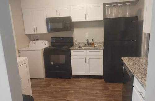 Greenbriar Apartamento | A lovely 3-bedroom 3-bath home in the heart of Atlanta.