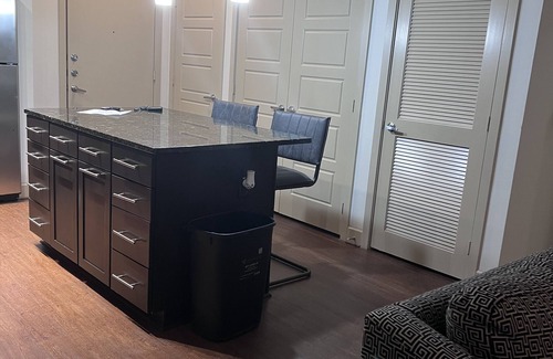 Woodlake - Briar Meadow Apartamento | A lovely and well spaced one bedroom with a pool view