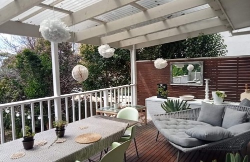 Dromana Casa | A lovely boutique home with big garden and sea views