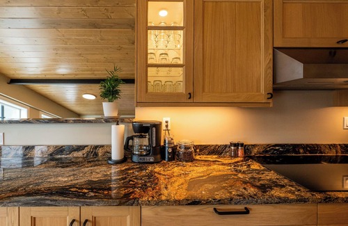 Central Kootenay Casa | A lovely lake town luxury hot tub, creekside oasis/w hiking & outdoor activities