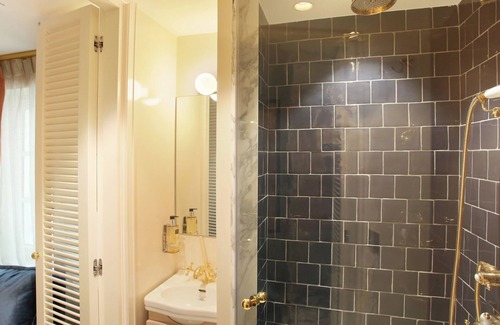 Saint-Gervais Apartamento | A Lovely Studio Duplex with Services in Le Marais