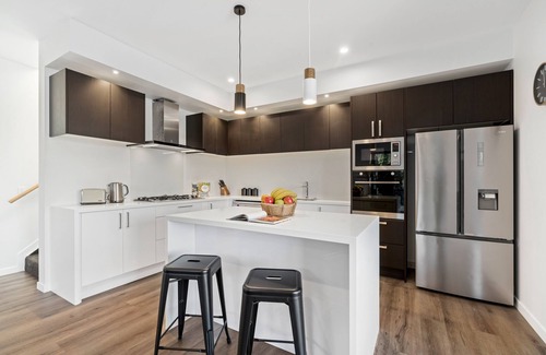 Frankton Casa | A LUCKIE CHARM - 5-BEDROOM TOWNHOUSE