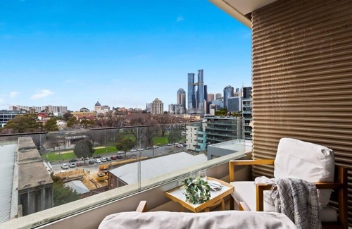 Carlton South Apartamento | A Lux 2BR Apt Next to Melbourne Uni, FREE Parking