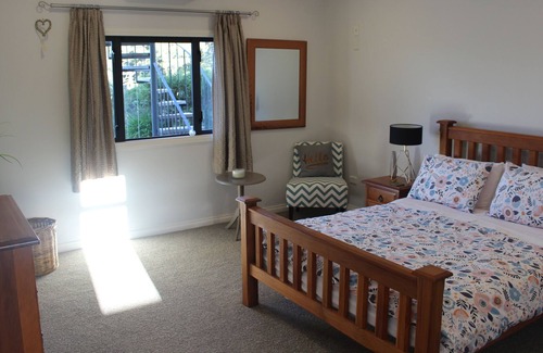 Rangatira Park Apartamento | Un lujoso estudio de 2 dormitorios y 2 baños con comedor / sala de estar / cocina y vistas al río.