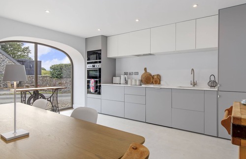 Carmarthen Cabaña | A luxurious barn converted to high standard