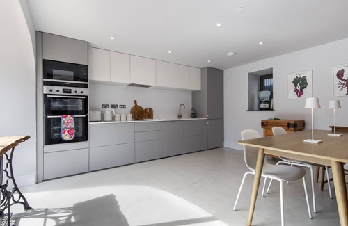 Carmarthen Cabaña | A luxurious barn converted to high standard