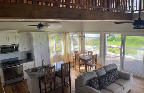 Isla de Utila Casa | A Luxurious Charming Bungalow Located in Tranquil Utila