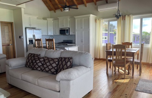 Isla de Utila Casa | A Luxurious Charming Bungalow Located in Tranquil Utila