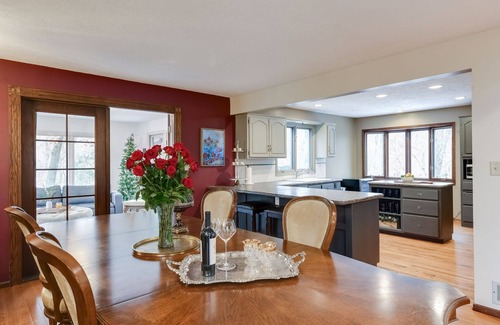 Webster Casa | Massive 4 Acre Estate. Nature & Distinctive Design 15 min from MSP