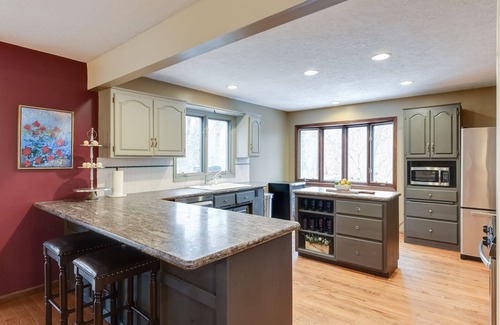 Webster Casa | Massive 4 Acre Estate. Nature & Distinctive Design 15 min from MSP