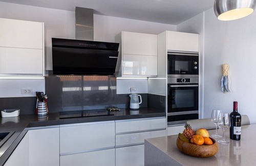 Playa San Juan Villa | La villa en Playa de San Juan posee 3 dormitorio(s) y capacidad para 5 personas