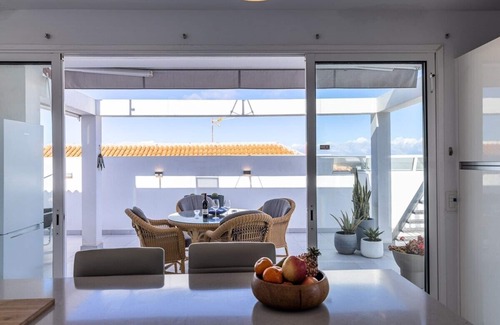 Playa San Juan Villa | La villa en Playa de San Juan posee 3 dormitorio(s) y capacidad para 5 personas