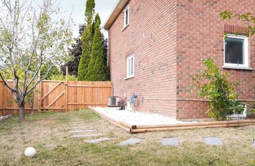 Cambridge Casa | A luxury 4 bedroom and three bathrooms home with two sitting rooms and backyard