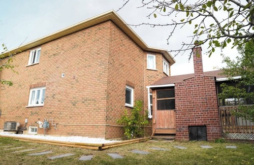 Cambridge Casa | A luxury 4 bedroom and three bathrooms home with two sitting rooms and backyard