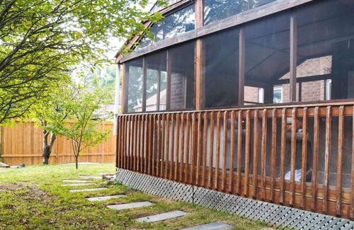 Cambridge Casa | A luxury 4 bedroom and three bathrooms home with two sitting rooms and backyard