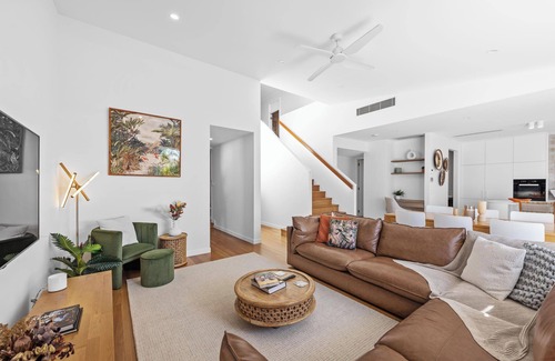 Camp Hill Casa | A Luxury Escape! ~ 4 Bed House ~ Camp Hill