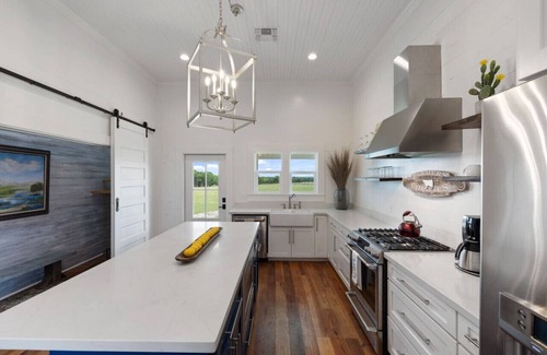 Brenham Casa | A luxury Farmstead retreat, escape the city lights!